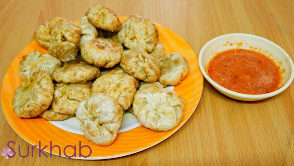 Veg Momos Recipe with Chutney (Fried Vegetable Momos) P4141372 Veg Momos Recipe with Chutney (Fried Vegetable Momos)